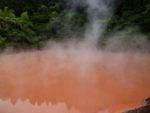 別府で血の池地獄に入浴してきました　真っ赤なうそです