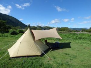 ムササビウイングの遮光効果 暑い日はタープの下にいて