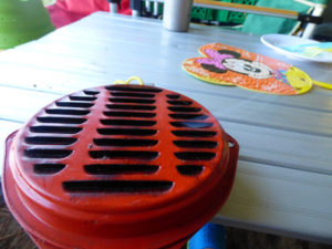 赤いパワー森林香でブヨ、ヌカカの対策