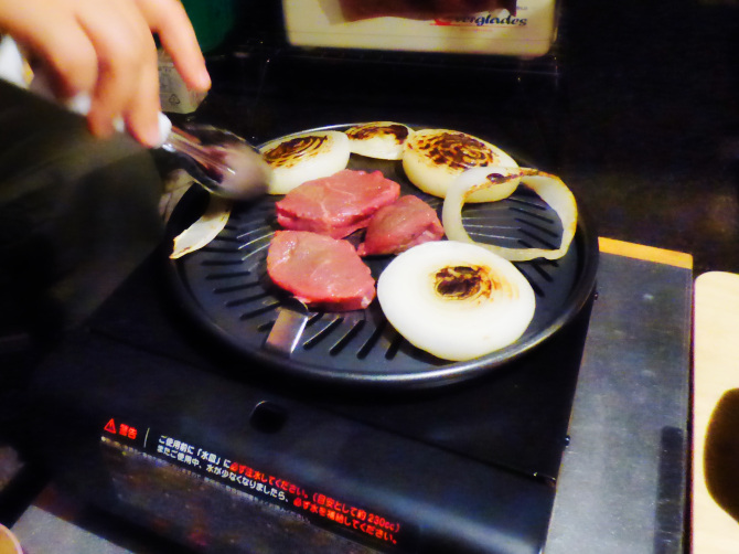 イワタニ スモークレス焼肉グリルやきまる アウトドアで焼き肉を