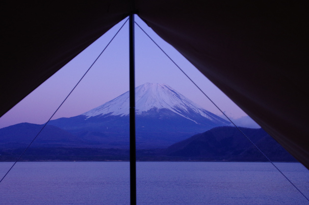 タープの下から富士山が見える