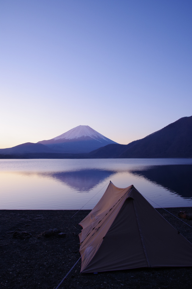 富士山と湖とテント