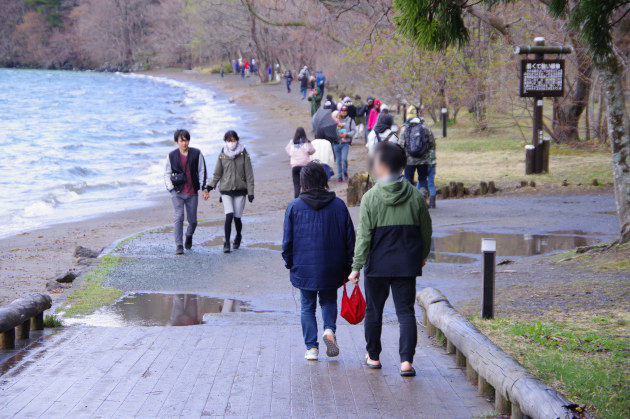十和田湖を歩く