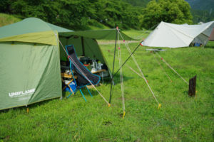 粕川オートキャンプ場 暑さ対策に氷水を作る