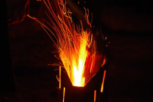 夏休みは父子キャン2 カマスを焼くので炭を熾せ