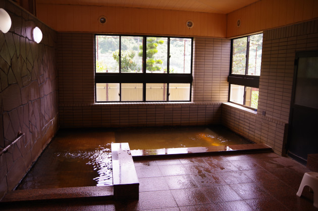堺鉱泉の茶色い湯