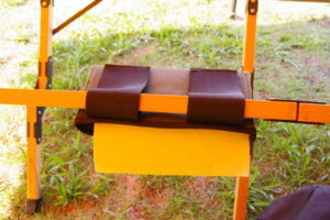 UFキッチンペーパーホルダーをキャンプ用テーブルに取り付ける