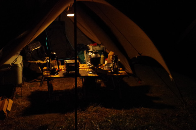 強風の夜のキャンプ4