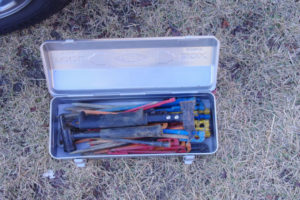 頑丈なペグケースならスチール製ツールボックスがオススメ