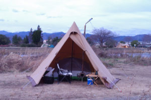 粕川オートキャンプ場 薪ストーブに４５度エルボ取り付け