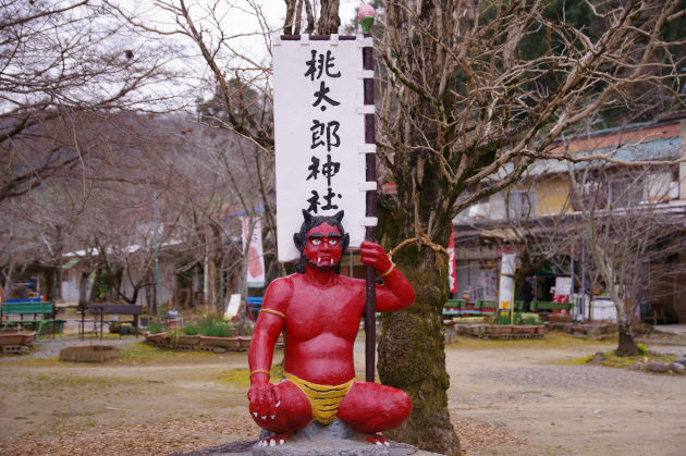 桃太郎神社の赤鬼