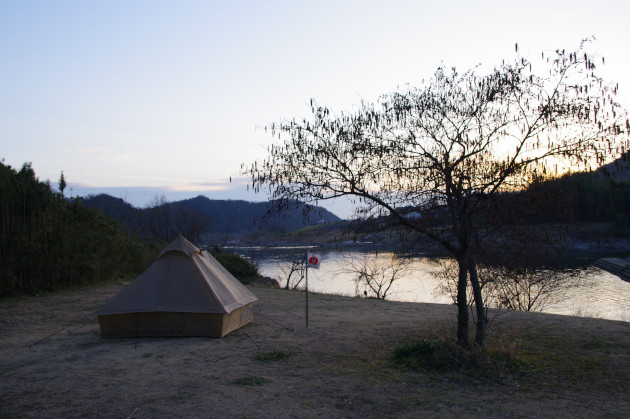 川に近いテントサイト