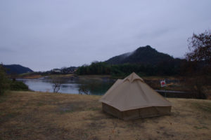 栗栖園地キャンプ場 雨キャンプで耐えるショウネンテント