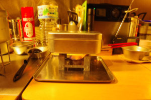 固形燃料とトランギアメスティンによる1合の簡単自動炊飯を説明