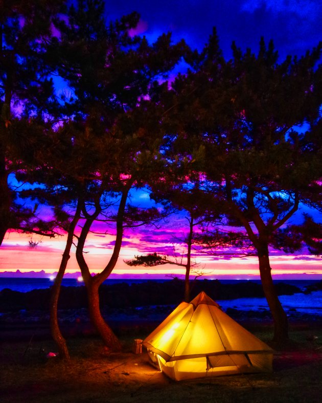 夕暮れのテント