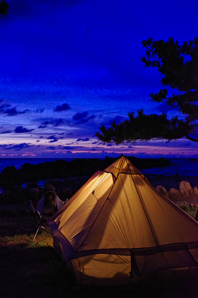 夕暮れのテント