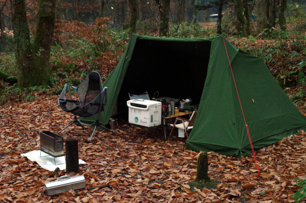 落ち葉と焚き火と冷雨のデュオキャンプ 第一話 おっさんソロキャンプ道