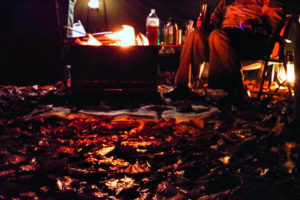 落ち葉と焚き火と冷雨のデュオキャンプ 第二話