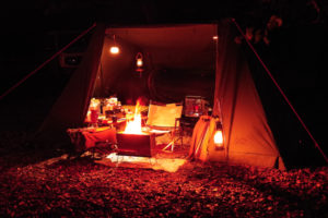 獣の気配を感じる野営地 第一話