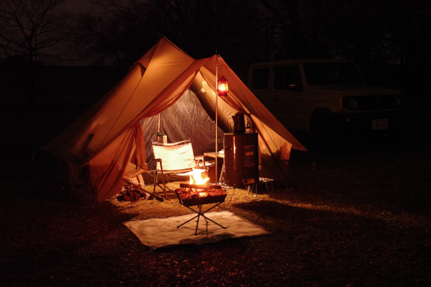 人知れず週末の野営地で秘密基地を作り遊んだソロキャンプ