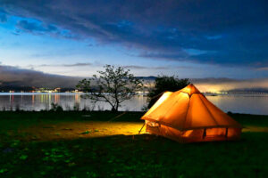 週末は雨の湖畔でソロキャンプ 前編