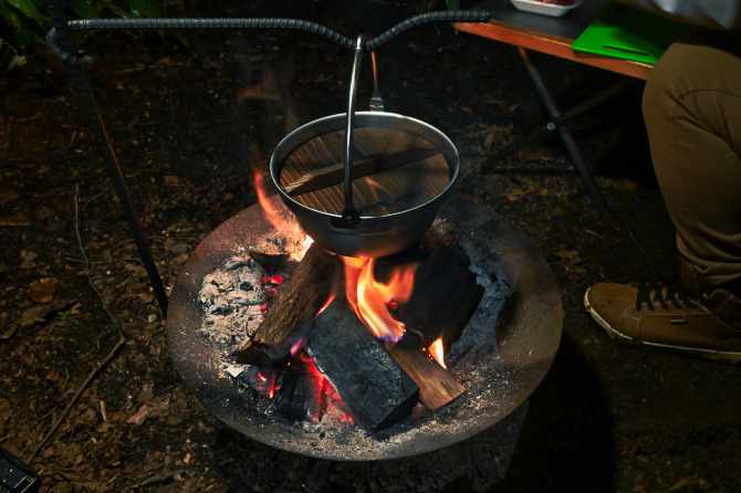 焚き火鍋で豚汁