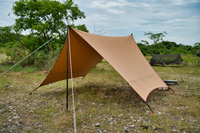 ソロキャンプ用タープのフタマタ化でキャンプがもっと快適になる 