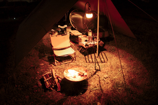 焚き火とタープ