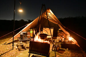 Gotureの頑丈なペグ式ランタンスタンドがソロキャンプで使い易い