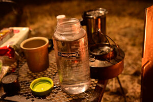 ナルゲンボトル湯たんぽで冬キャンプのシュラフの足元を暖める