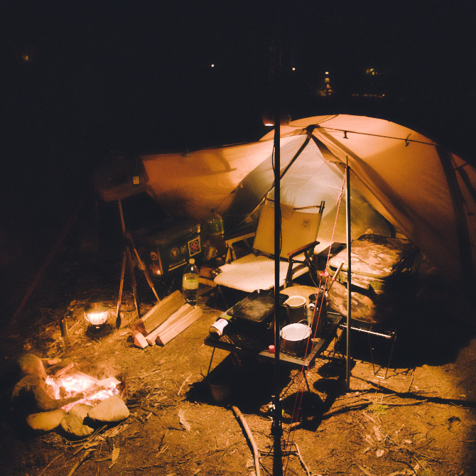 暗闇のキャンプ場