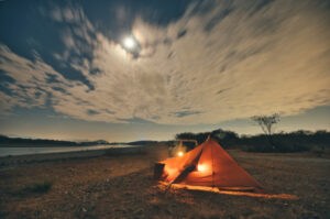 寒空の下フロントヤード170TCの庭で温まる野営地ソロキャンプ
