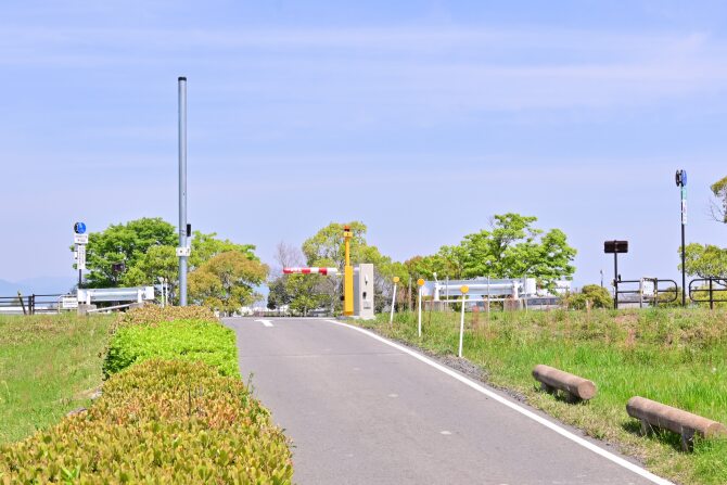 出口にゲート