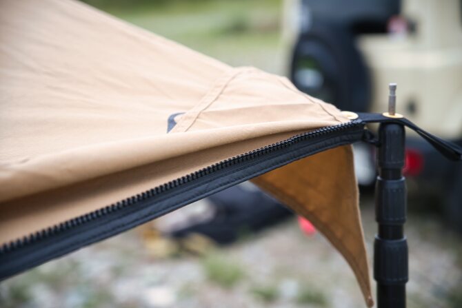 ファスナー付き