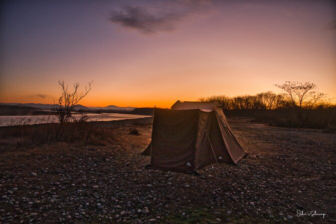 夜明け前の野営地