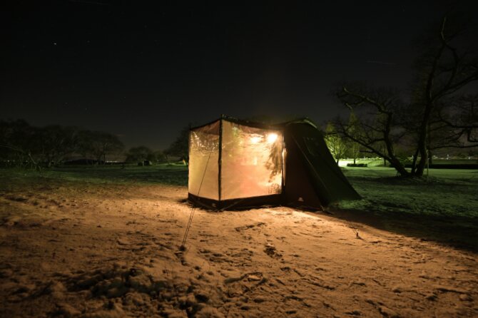 夜のキャンプ場