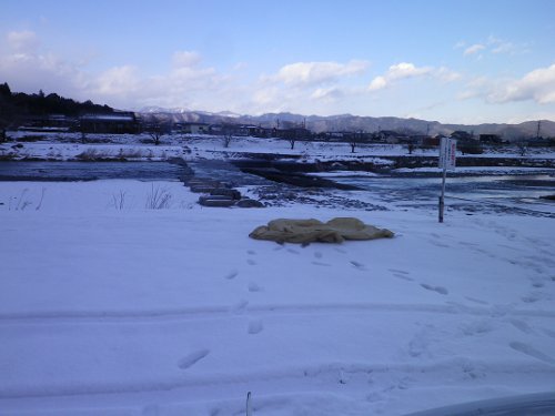 粕川オートキャンプ場は雪景色