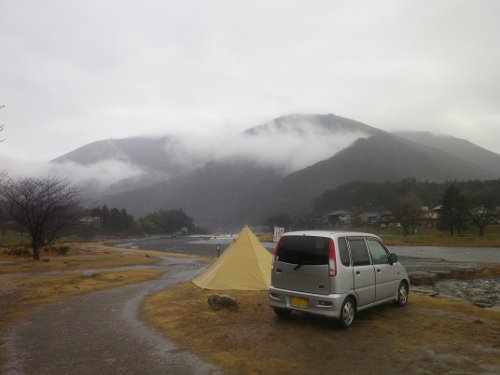 粕川は今日も雨