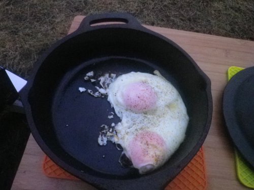 スキレットで目玉焼き