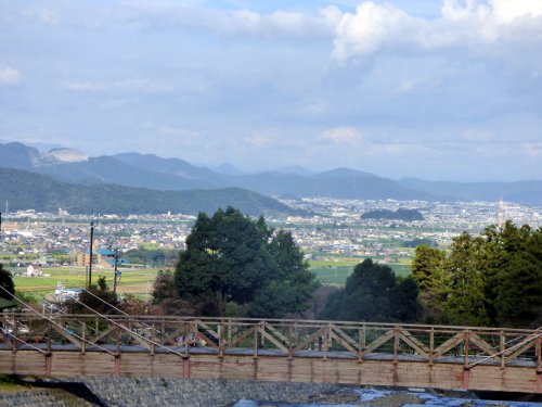 大津谷01_吊り橋と町