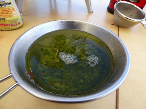 粕川29_お茶を出す