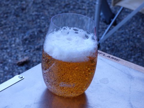 エバーグレ02_ワイングラスでビール