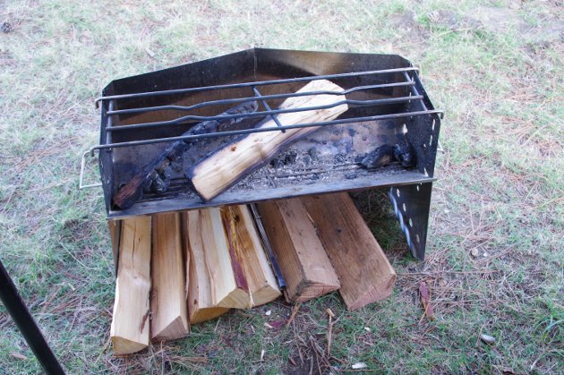 鮎川15_薪グリルラージ薪が少なく