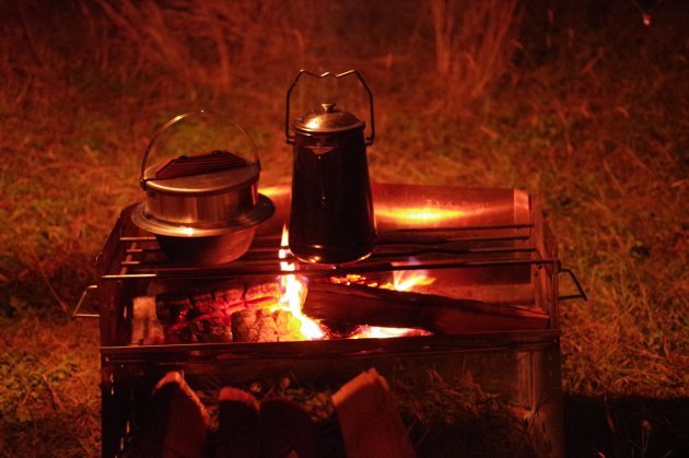 キャンプの夜に薪グリルラージと魚焼き網でサバの開きを美味しく焼くまで おっさんソロキャンプ道