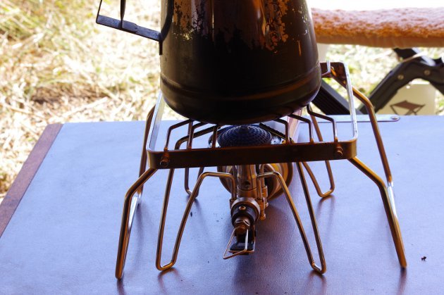 粕川56_キャンプケトルをガスバーナーで